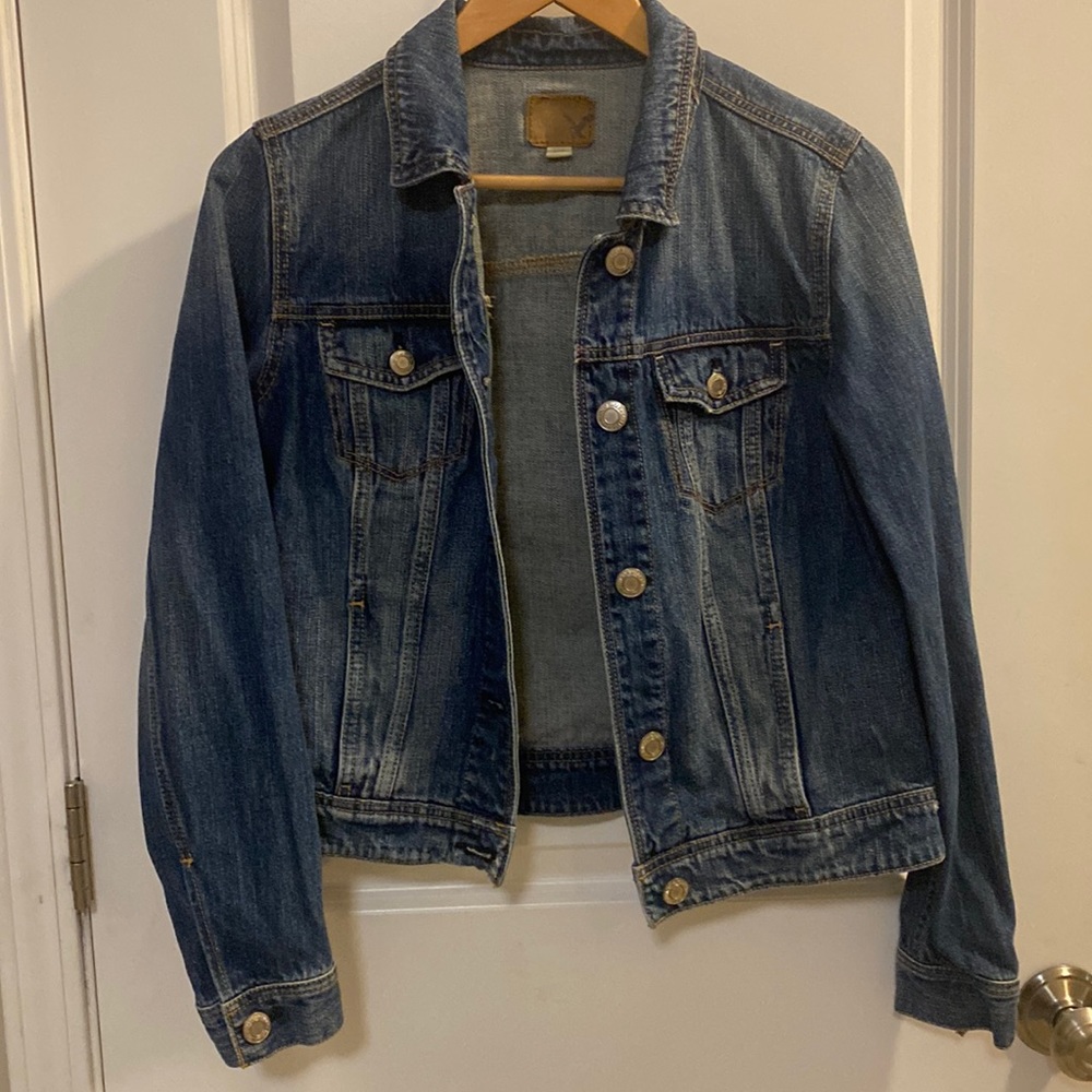 American Eagle woman’s jean jacket size small. Like new!